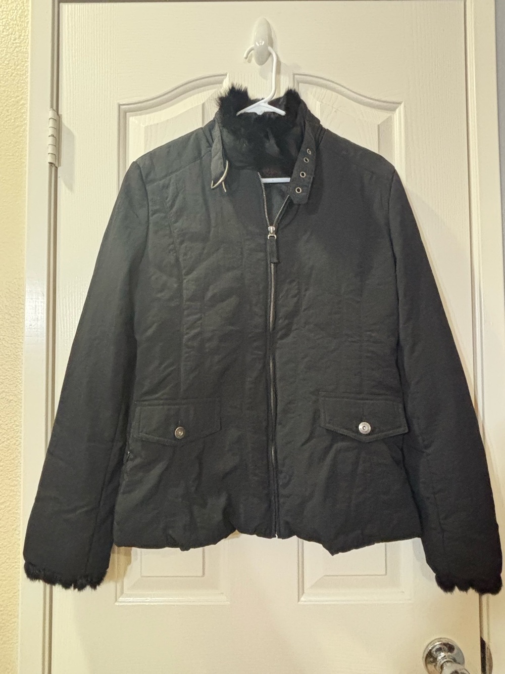 Via Spiga Classic Black Women's Zip Front Coat with Faux Fur Trim